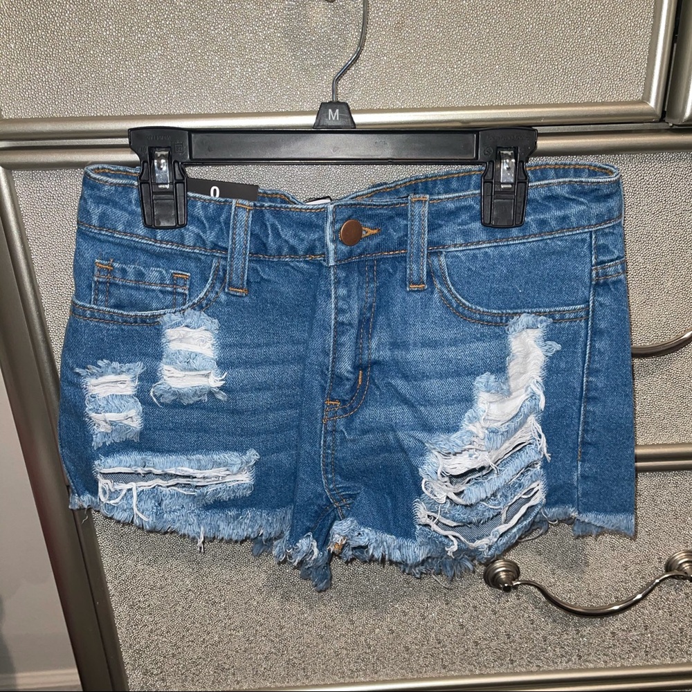 Gonna Love Me Distressed Shorts - Light Blue Wash